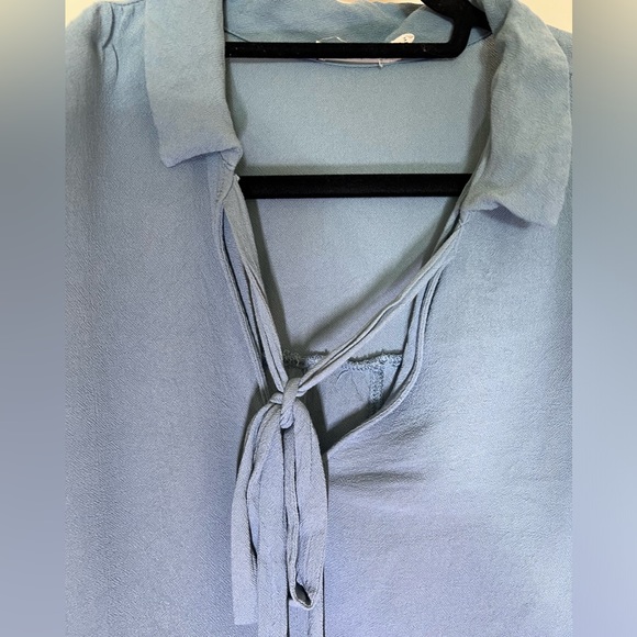 Lightweight blue blouse - Picture 3 of 4
